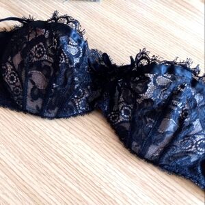 Black Victoria's Secret bra